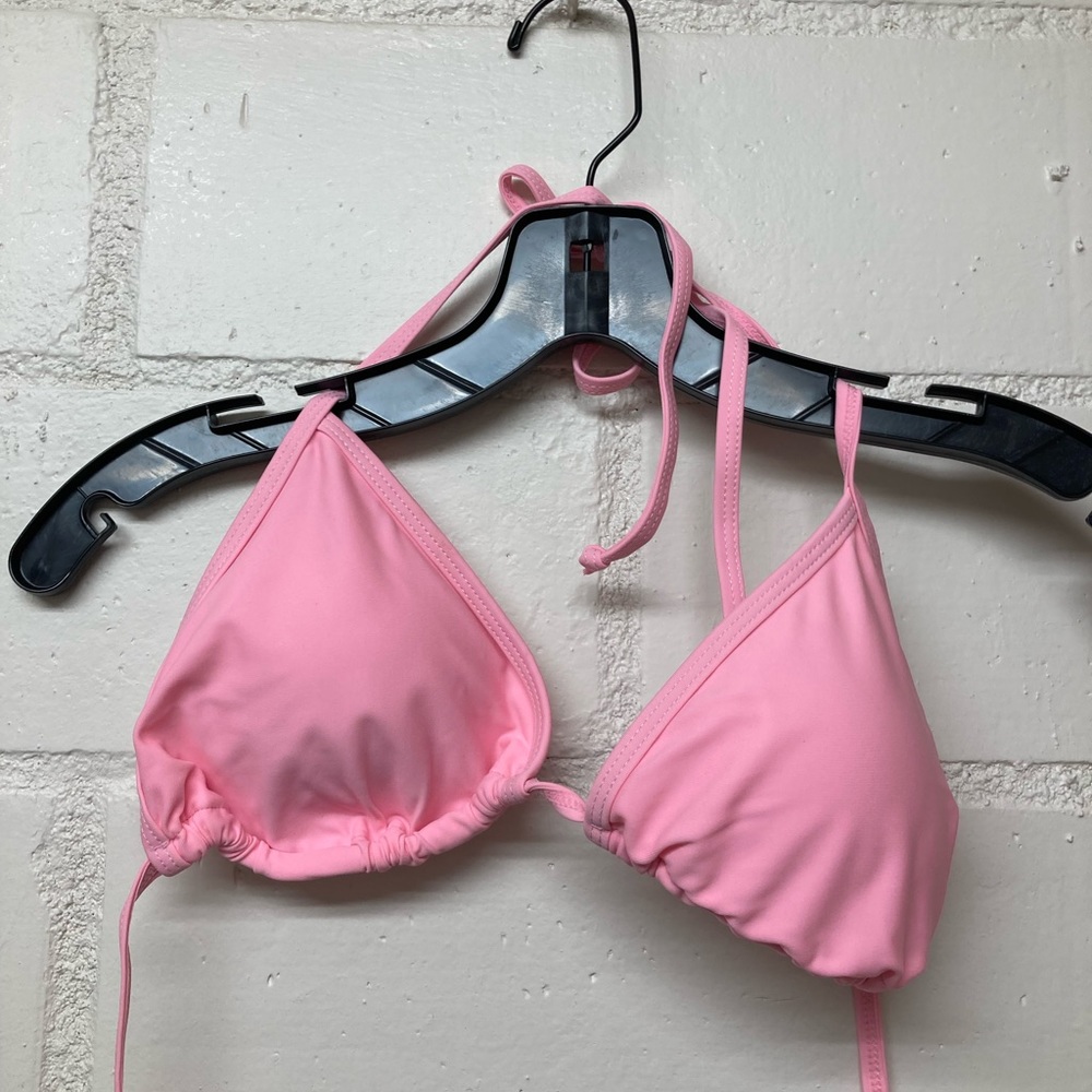Pink bikini ๐ - Picture 2 of 4